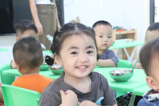 Trường học siết chặt quản lý bữa ăn bán trú