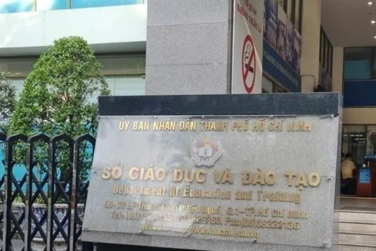 TPHCM siết chặt viên chức đi nước ngoài trong mùa thi 2026