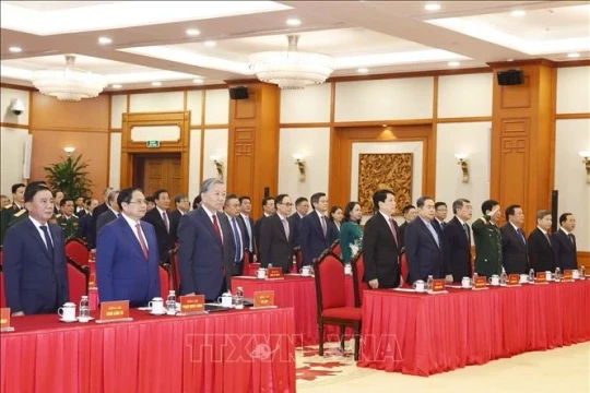 Lễ trao tặng Huân chương cao quý cho các đồng chí lãnh đạo Đảng, Nhà nước và cán bộ cấp cao