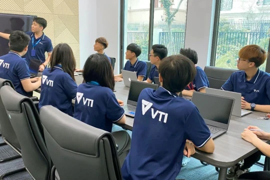 Học bổng toàn phần cho sinh viên và người đi làm trong ngành IT