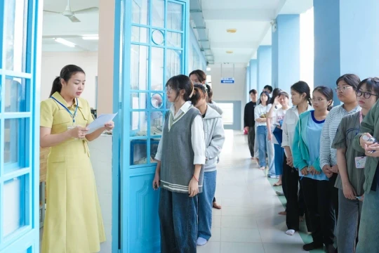 Ôn thi thời đại số: Công nghệ hỗ trợ, thực lực quyết định