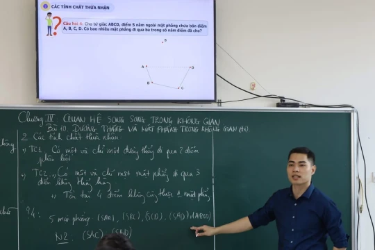 Nóng 'guồng quay' ôn thi tốt nghiệp THPT ở trường ngoại thành Hà Nội