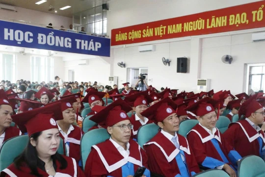 Trường Đại học Đồng Tháp trao bằng Thạc sĩ cho 108 học viên
