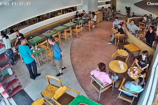 Người đàn ông 40 tuổi bất ngờ mất ý thức, ngừng tuần hoàn được cứu sống nhờ ép tim đúng “giờ vàng”.