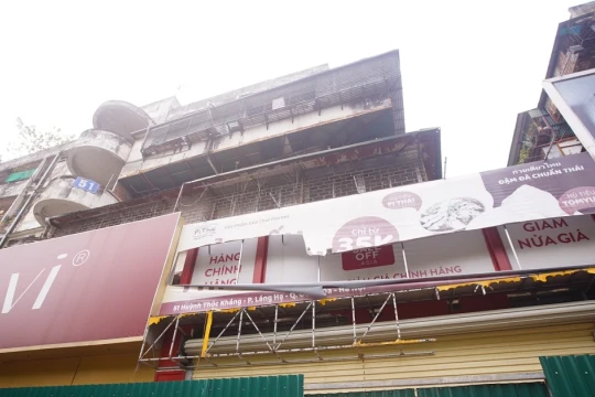 Quây tôn, xây mới chung cư cũ trên ‘đất vàng’ Hà Nội