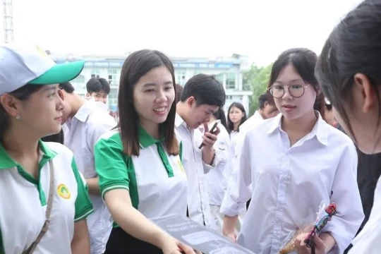 Hơn 1.000 học sinh Tuyên Quang tham gia Ngày hội tư vấn tuyển sinh, hướng nghiệp