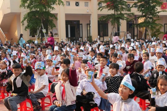 Cải thiện dinh dưỡng học đường cho gần 1.000 học sinh ở Mường Nhé