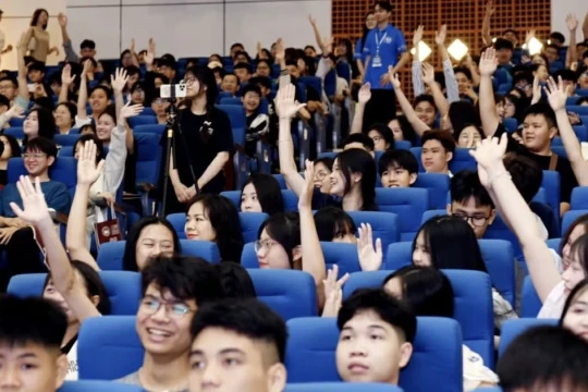 Nhiều thắc mắc được giải đáp tại 'một ngày là sinh viên Kinh tế Quốc dân'