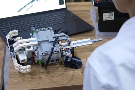 Uzbekistan ‘gieo mầm’ nhân lực ngành robot từ trên ghế nhà trường