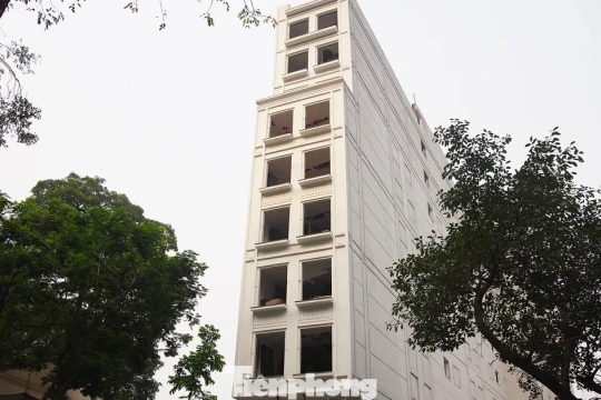 Tháo dỡ công trình khách sạn 9 tầng sát hồ Hoàn Kiếm