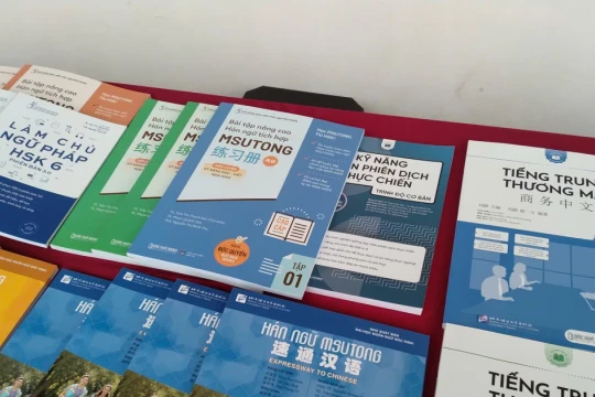 Phát triển năng lực số và ứng dụng AI trong giảng dạy tiếng Trung