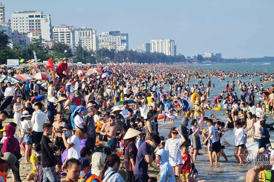 Công đoàn lấy ý kiến người lao động về hoán đổi lịch nghỉ Giỗ Tổ, 30/4-1/5