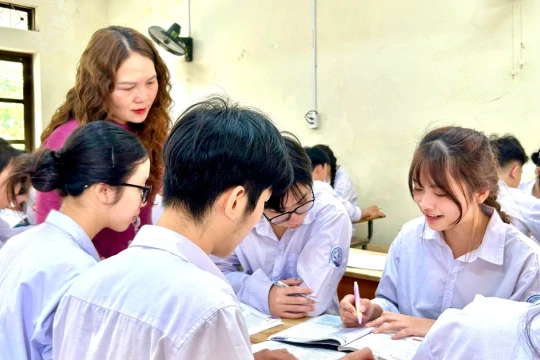 Miễn phí SGK phổ thông và giáo trình Quốc phòng, An ninh: Bước tiến bảo đảm công bằng giáo dục