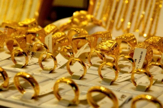 Giá vàng ngày 8/4: Vàng trong nước tiếp tục giảm, vàng thế giới tăng mạnh
