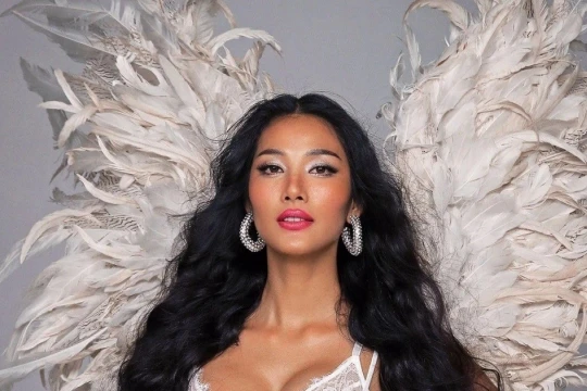 Hoàng Thùy lỡ hẹn với Victoria’s Secret