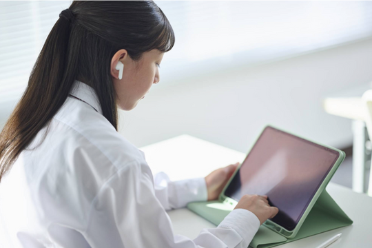 Nhật Bản thông qua dự luật chính thức hóa sách giáo khoa điện tử