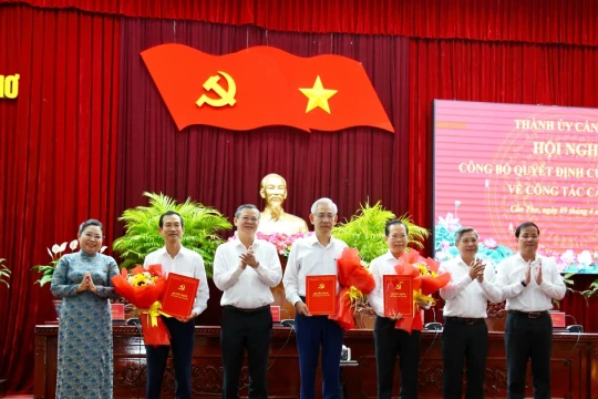 Cần Thơ công bố quyết định của Ban Bí thư về công tác cán bộ