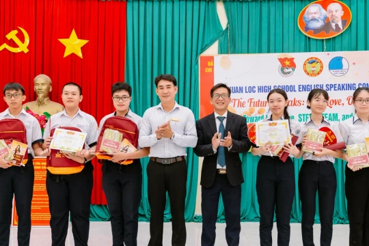 Trường Đại học Công nghệ Miền Đông tạo 'bệ phóng' ngoại ngữ cho học sinh THPT