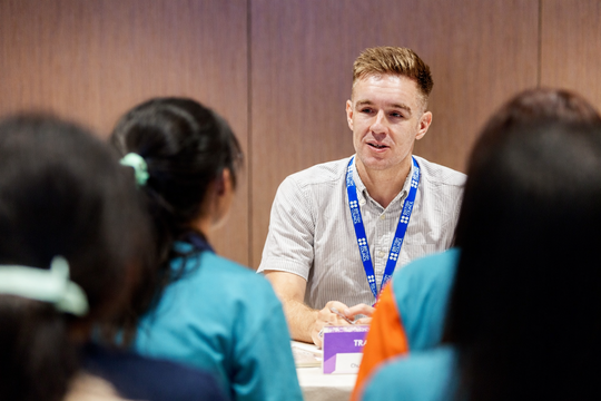 Khi tiếng Anh thành ngôn ngữ thứ hai, người không giỏi ngoại ngữ sẽ đánh mất cơ hội lớn