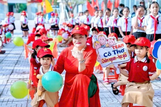 Chuyện về cô giáo tận tụy với học sinh đạp xe 25km mỗi ngày đến trường