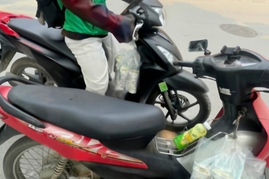 Nhóm học sinh tố shipper "tiêu hủy" 33 cốc trà sữa giá 1,7 triệu, shipper nói đã gọi lỡ hàng chục cuộc: Nhà trường lên tiếng