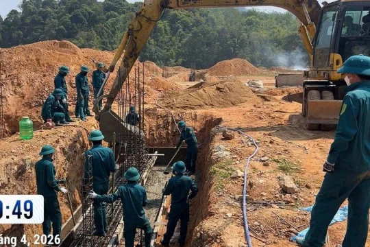 Bộ đội Đà Nẵng ra quân hỗ trợ xây dựng trường học tại các xã biên giới