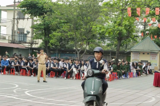 Hướng dẫn kỹ năng lái xe an toàn cho học sinh