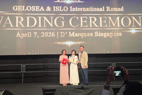 Nữ sinh Phú Thọ giành giải Vàng Olympic Tiếng Anh Đông Nam Á