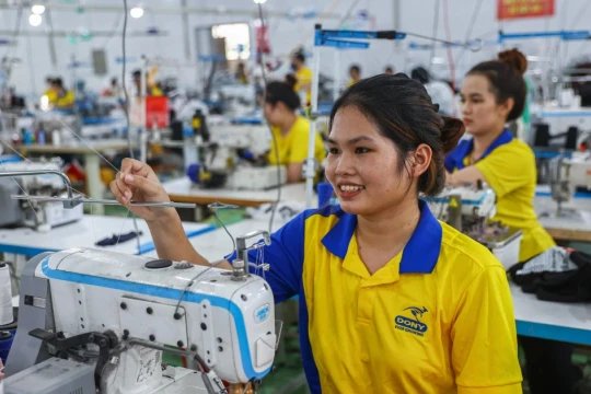 Điều chỉnh lương tối thiểu: Cân bằng giữa chính sách và thực tế