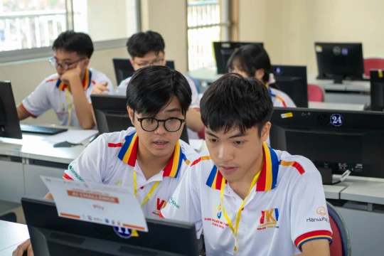 Gần 1.000 học sinh tham dự Kỳ thi Olympic Tin học miền Trung và Tây Nguyên