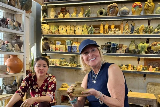 Sắc men trẻ trên nền gốm trăm năm Thanh Hà