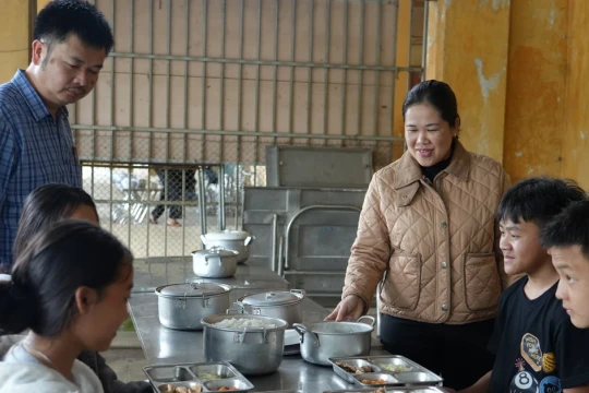 Những 'cột mốc mềm' nơi biên cương: Giữ chân học trò từ chính sách