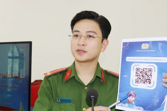 Quét QR gặp ‘Trung úy AI’ giúp làm thủ tục nhanh hơn