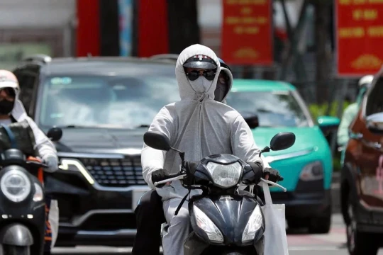 Dự báo thời tiết ngày 12/4: Nắng nóng gay gắt bao trùm cả nước, nhiều nơi trên 40 độ C