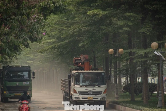 Hà Nội: Người dân ‘ngộp thở vì bụi công trình bao vây phố Tân Mỹ
