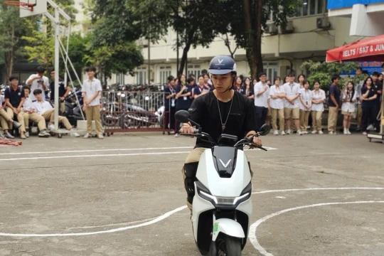 Trang bị cho học sinh các quy tắc tham gia giao thông an toàn