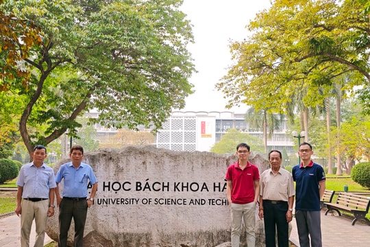 “Gia tộc ba đời” đều học Đại học Bách khoa gây bão mạng