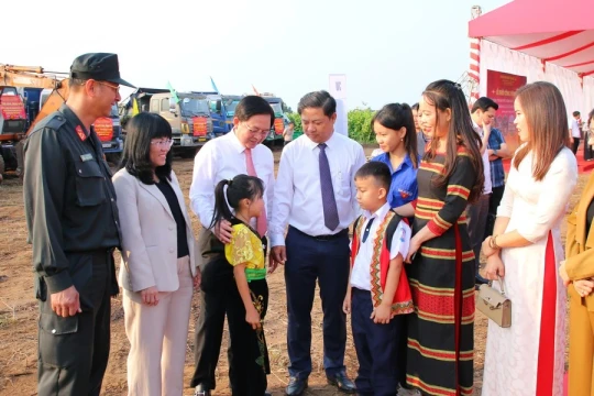 Những 'cột mốc mềm' nơi biên cương: Hoàn thiện hành lang pháp lý