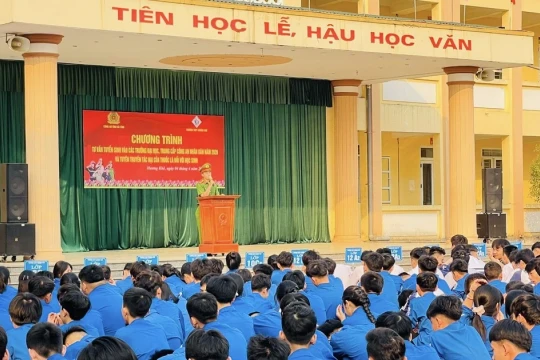 Xây dựng trường học không khói thuốc: Tạo 'lá chắn' từ chính học sinh