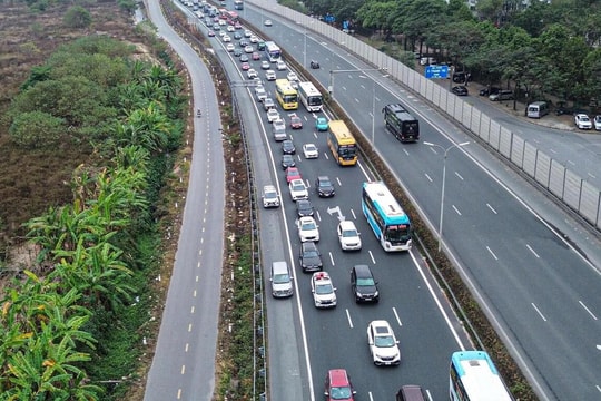 Hà Nội phân luồng giao thông, hướng dẫn di chuyển tránh ùn tắc dịp lễ 30/4 - 1/5