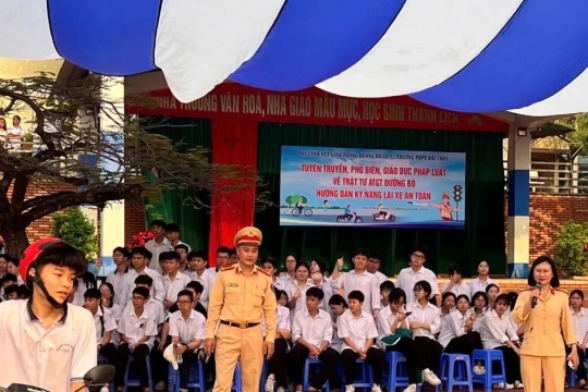 Hơn 1.000 học sinh được tuyên truyền về an toàn giao thông