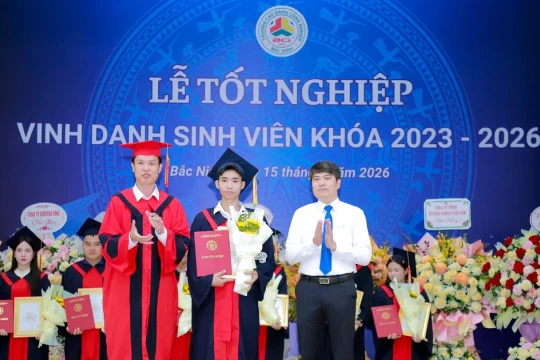 Trường Cao đẳng Công nghiệp Bắc Ninh trao bằng tốt nghiệp, vinh danh sinh viên
