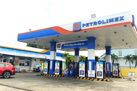 Chủ tịch tỉnh Cà Mau yêu cầu xử lý nghiêm các hành vi đầu cơ, găm hàng, buôn lậu xăng dầu