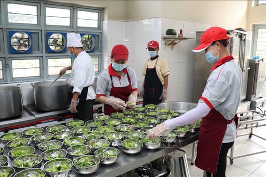 Thành phố Hồ Chí Minh siết chặt quản lý bữa ăn bán trú