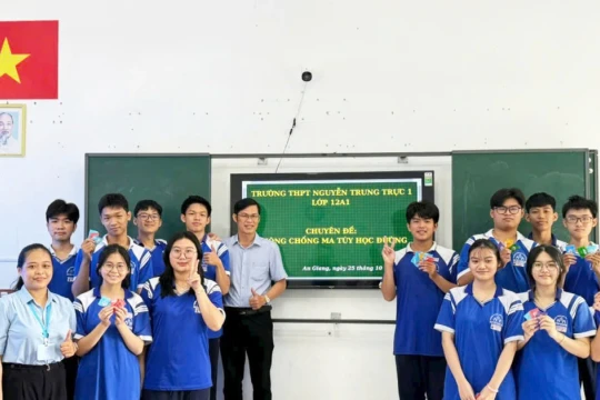 Xây dựng trường học không khói thuốc: Tăng cường 'lá chắn' trong học đường