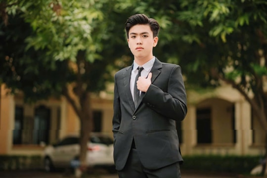 Thủ khoa Olympic Toán toàn quốc viết sách, dạy học từ sớm