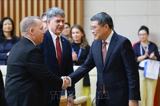 Thủ tướng Lê Minh Hưng làm việc với Đoàn 52 doanh nghiệp hàng đầu Hoa Kỳ