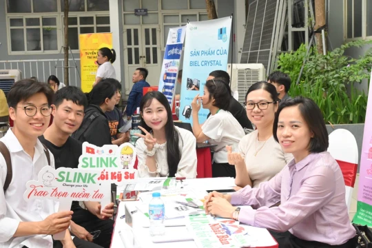 Doanh nghiệp ‘trải thảm đỏ’ đón sinh viên EPU với cơ hội việc làm lương hấp dẫn