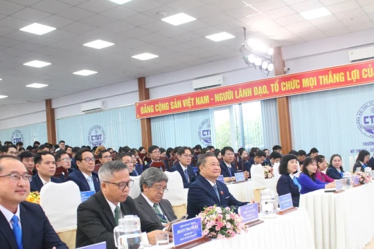 Khảo sát chính thức đánh giá ngoài Trường ĐH Kỹ thuật - Công nghệ Cần Thơ