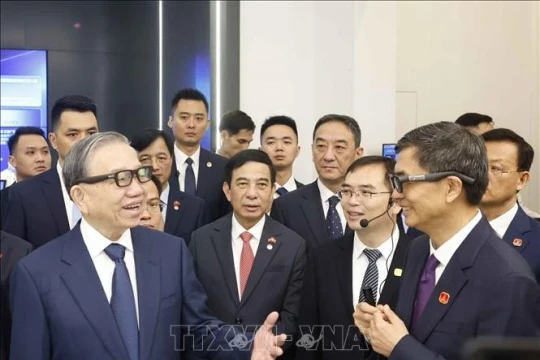 Tổng Bí thư, Chủ tịch nước Tô Lâm thăm Trung tâm hợp tác ứng dụng AI Trung Quốc- ASEAN
